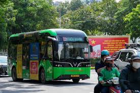 Hà Nội miễn phí xe buýt, metro 7 ngày dịp lễ