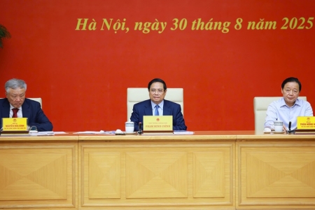 Thủ tướng: Khẩn trương hoàn thiện bộ tiêu chuẩn, quy chuẩn về đường sắt tốc độ cao