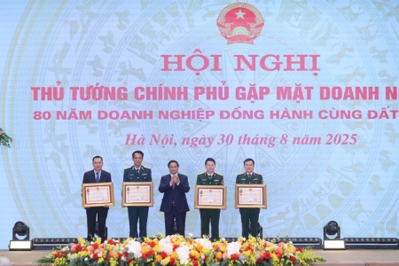 EVN được tặng thưởng Huân chương Lao động hạng Nhì