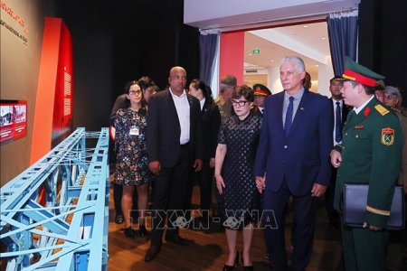 Bí thư Thứ nhất, Chủ tịch nước Cuba Miguel Diaz-Canel thăm Bảo tàng Lịch sử Quân sự Việt Nam