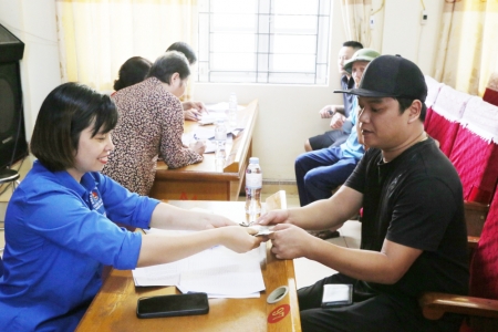 Nhân dân Quảng Ninh hân hoan nhận quà Tết Độc lập