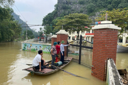 Ninh Bình: Chủ động khắc phục ngập lụt, đảm bảo an toàn cho học sinh trước thềm năm học mới