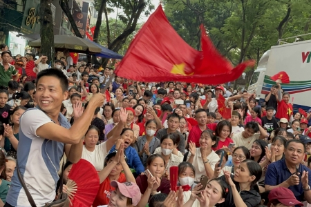 Không khí chờ diễu binh, diễu hành tại khu vực Văn Miếu - Quốc Tử Giám, cạnh Quảng trường Ba Đình