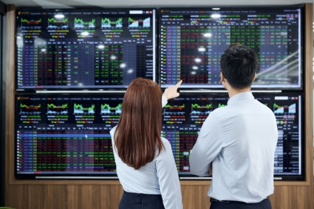 Chứng khoán liên tục tăng, nhiều nhà đầu tư vẫn chưa thể "về bờ"