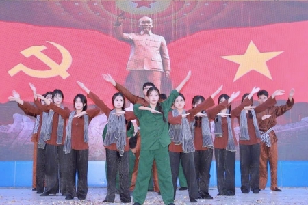 Hội thi văn nghệ chào mừng kỷ niệm 80 năm Cách mạng Tháng Tám và Quốc khánh 2/9