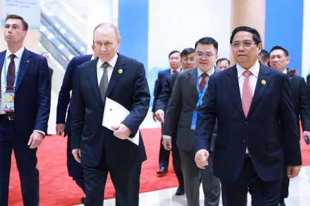 Thủ tướng Phạm Minh Chính gặp Tổng thống Nga Vladimir Putin