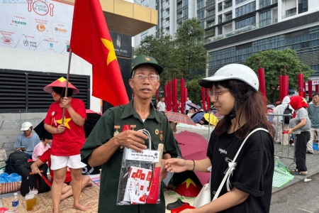 Hàng vạn người dân đổ về Ba Đình chờ xem lễ diễu binh, diễu hành Quốc khánh 2/9