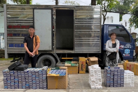 Bắt quả tang 2 đối tượng mua bán, vận chuyển gần 3.000 bao thuốc lá lậu