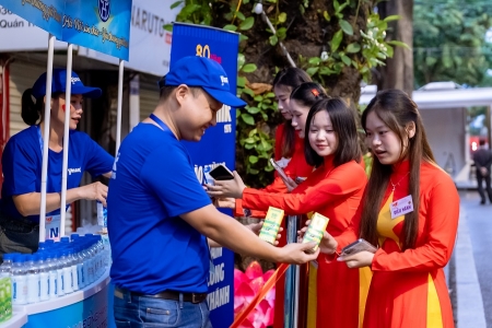 Vinamilk hòa nhịp cùng triệu trái tim mừng 80 năm Quốc khánh
