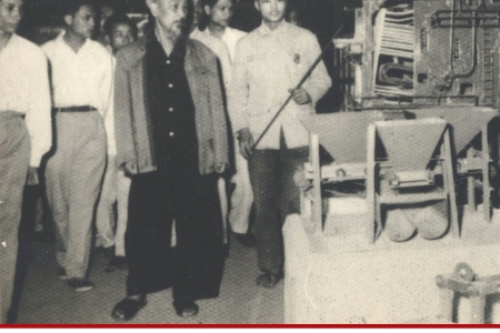 Bác Hồ với ngành Điện cách mạng Việt Nam