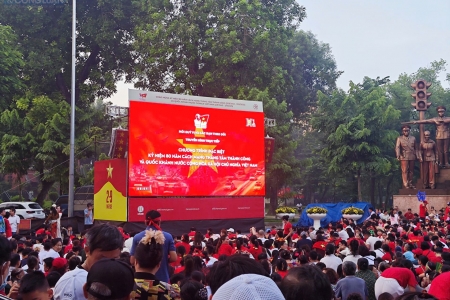 Biển người tại Công viên Thống Nhất nô nức chào đón diễu binh, diễu hành A80