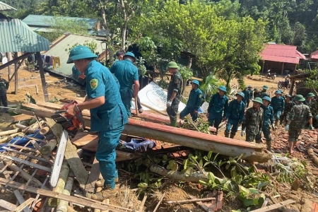Bộ Chỉ huy quân sự tỉnh Thanh Hóa hỗ trợ xã Yên Nhân khắc phục hậu quả bão số 5