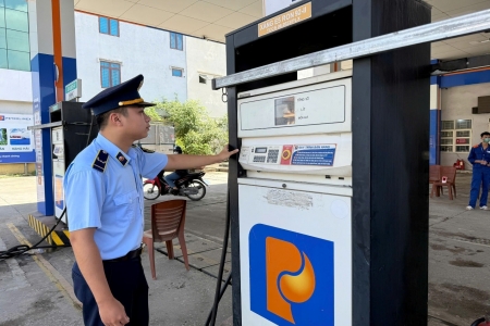 Lực lượng QLTT Thanh Hóa tăng cường kiểm tra, giám sát hoạt động kinh doanh xăng dầu trong dịp lễ Quốc khánh 2/9