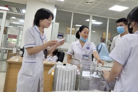 Bộ Y tế yêu cầu luân chuyển nhân lực về tuyến xã để bảo đảm hoạt động y tế cơ sở