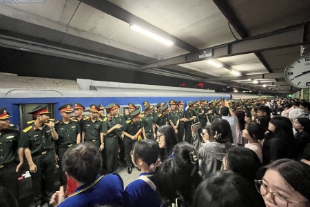 Xúc động giây phút chia tay các chiến sĩ trở về đơn vị sau nhiệm vụ A80