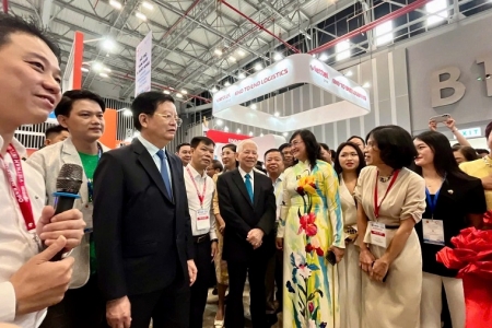 Khu trưng bày ứng dụng thương mại điện tử và công nghệ số thu hút sự quan tâm tại VnSourcing 2025