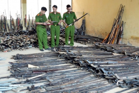 Lào Cai thu hồi hơn 5.400 vũ khí, vật liệu nổ và công cụ hỗ trợ