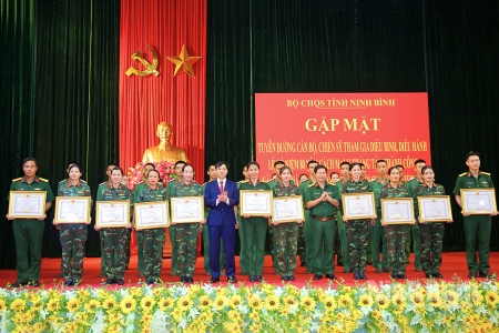 Ninh Bình tuyên dương lực lượng tham gia diễu binh, diễu hành 2/9