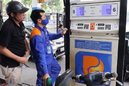 Giá xăng dầu hôm nay 4/9: Điều chỉnh giảm