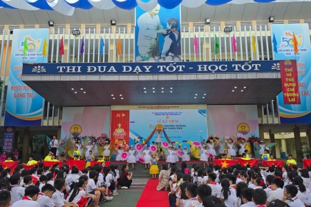 Trường Tiểu học Dịch Vọng B tưng bừng khai giảng năm học mới 2025-2026
