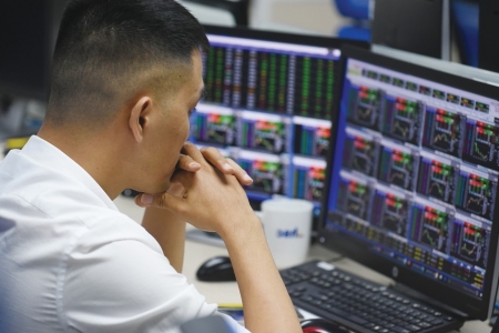 Cổ phiếu công ty chứng khoán rơi tự do 32% sau chuỗi tăng nóng