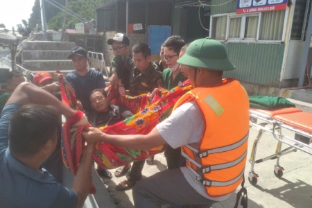 Đồn Biên phòng Cô Tô kịp thời cứu ngư dân gặp nạn trên biển