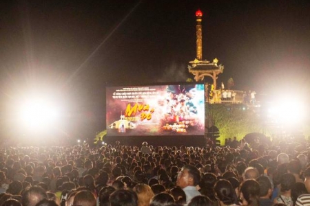 Người dân Quảng Trị xúc động trong đêm công chiếu “Mưa đỏ”