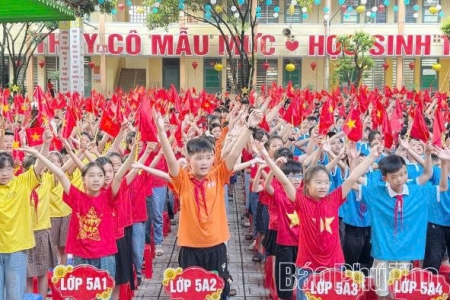Phú Thọ: Rộn ràng lễ khai giảng năm học mới, học sinh và sinh viên háo hức trở lại trường
