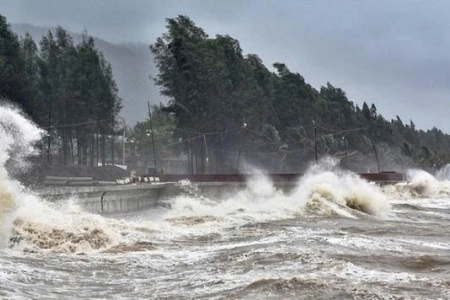 Vùng áp thấp xuất hiện trên Biển Đông có khả năng mạnh thành áp thấp nhiệt đới