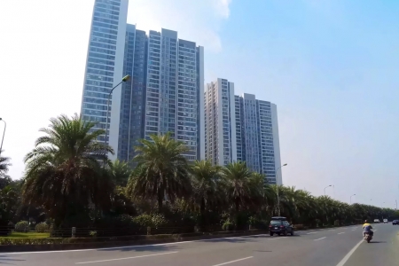 Tiếp tục thí điểm cấm xe tải ở làn sát giải phân cách tại Hà Nội