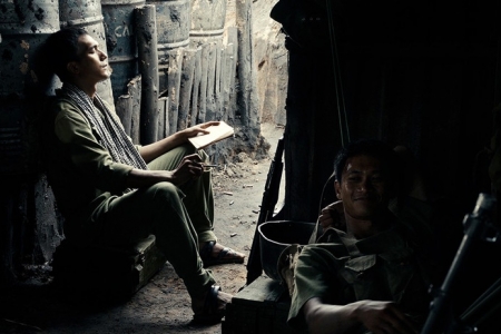 “Mưa đỏ” chính thức vượt mốc 500 tỷ đồng, lọt top 3 phim doanh thu cao nhất trong lịch sử