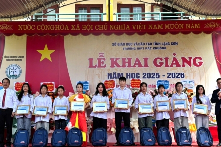 Sacombank Lạng Sơn tặng 25 suất học bổng “Ươm mầm cho những ước mơ”