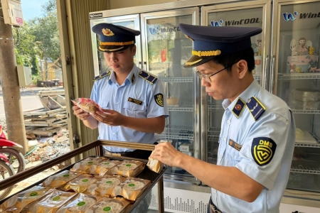Lực lượng Quản lý thị trường Thanh Hóa tăng cường kiểm tra, kiểm soát thị trường dịp Tết Trung thu 2025