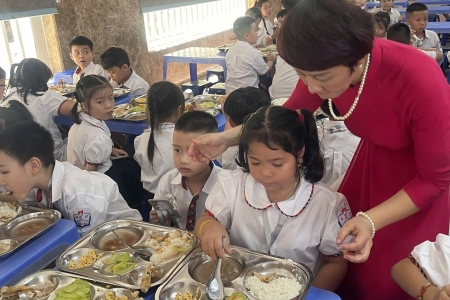 Hà Nội: Nhiều thách thức trong công tác quản lý bữa ăn học đường