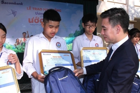 Sacombank - Chi nhánh Thanh Hóa trao học bổng “Ươm mầm cho những ước mơ”