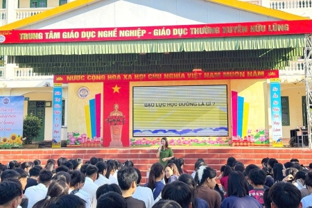 Lạng Sơn: Hơn 1.200 học sinh, giáo viên được tuyên truyền về phòng chống ma túy, bạo lực học đường và thuốc lá điện tử