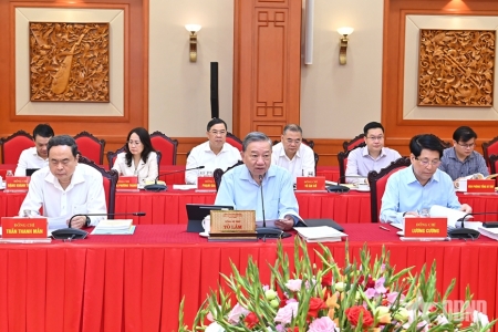 Tổng Bí thư Tô Lâm chủ trì cuộc làm việc của Bộ Chính trị với Ban Thường vụ Đảng ủy Chính phủ