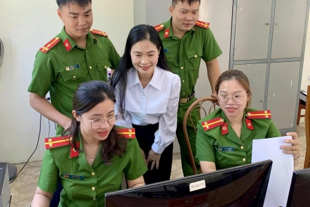 Thanh Hóa là địa phương đầu tiên trong cả nước cấp phát thẻ đảng viên gắn chíp theo mẫu mới