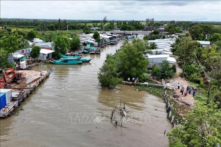Nguy cơ ngập úng, sạt lở bờ sông khi lũ thượng nguồn Cửu Long dâng cao