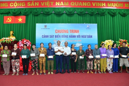 Bộ Tư lệnh Vùng cảnh sát biển 4 đồng hành với ngư dân đặc khu Kiên Hải, An Giang