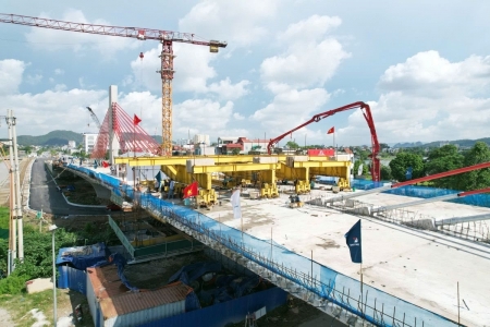 Dự án cầu vượt đường sắt Bắc - Nam tại Thanh Hóa đang dần tiến tới đích