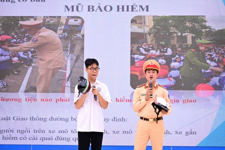 Tuyên truyền Luật An toàn giao thông, An ninh mạng, Phòng chống ma túy cho học sinh Trường THPT Lê Hồng Phong