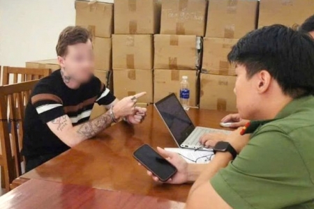 Công an Đà Nẵng tạm giữ người đàn ông ngoại quốc mang súng vào quán bar để thị uy