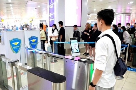 Từ 1/12, hành khách làm thủ tục lên máy bay bằng VNeID và nhận diện sinh trắc học