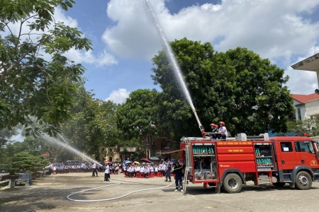 Công an Thanh Hóa tuyên truyền, trải nghiệm, thực hành chữa cháy và cứu nạn cứu hộ