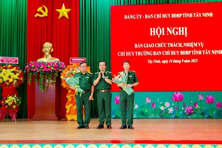 Bàn giao chức trách, nhiệm vụ Chỉ huy trưởng Bộ đội Biên phòng Tây Ninh