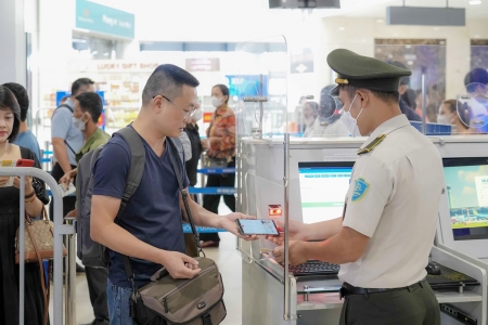 Hướng dẫn chi tiết làm thủ tục đi máy bay bằng VNeID, bỏ qua quầy check-in