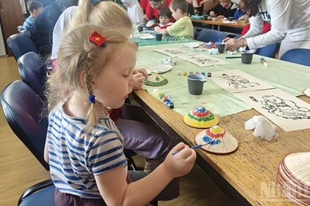 Giới thiệu văn hóa Việt Nam: Sắc màu rực rỡ thu hút thiếu nhi Nga