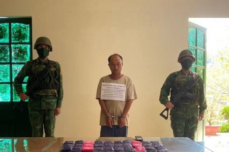 Bộ đội Biên phòng Nghệ An bắt giữ đối tượng người Lào, ngăn chặn 6.000 viên ma túy tổng hợp