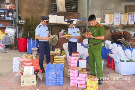 Lạng Sơn: Phát hiện hơn 600 bánh trung thu và hàng trăm thực phẩm nhập lậu không rõ nguồn gốc